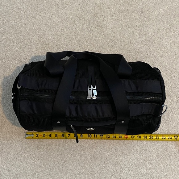 lululemon athletica Black Unisex Duffel Bag - Picture 16 of 16